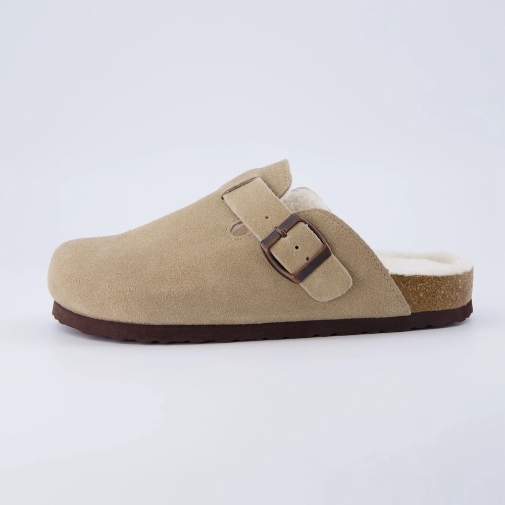 Cushionaire Suede cream clog. BRAND NEW.